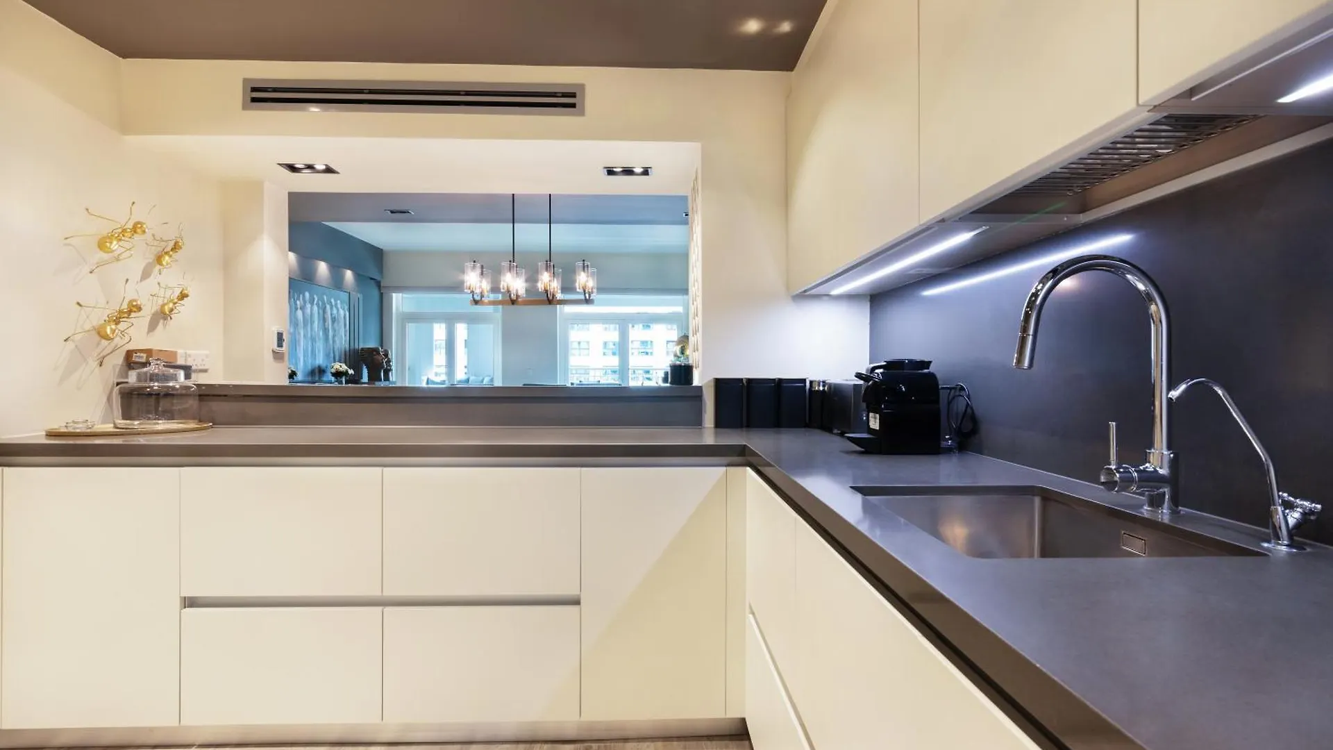 Maison Privee - Chic Yas Island Escape With Iconic Ferrari World Vws Abu Dhabi 0*,